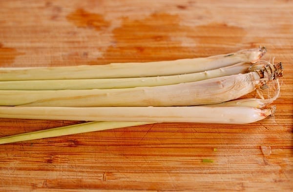 Lemongrass on cutting board, bmeteor.aiodimecu.cf