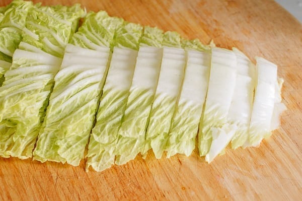 Slicing napa cabbage leaves, bmeteor.aiodimecu.cf