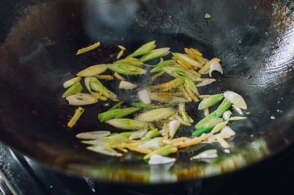 Ginger and scallions cooking in wok, bmeteor.aiodimecu.cf