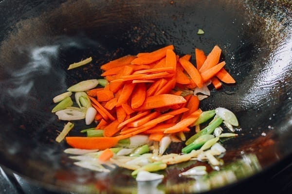 Adding carrots to ginger and scallions, bmeteor.aiodimecu.cf