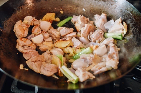 Adding scallions and garlic to chicken stir-fry, bmeteor.aiodimecu.cf