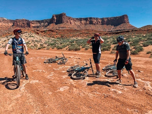 Moab Mountain Biking White Rim Trail rest break by bmeteor.aiodimecu.cf