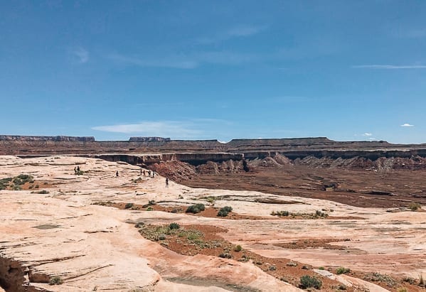 walking along Black Crack on the White RIM trail by bmeteor.aiodimecu.cf