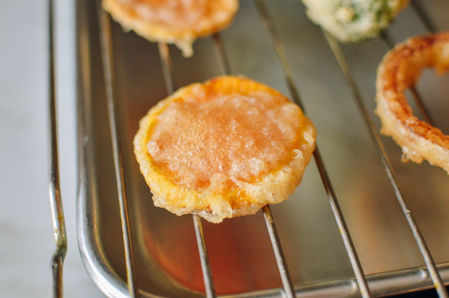 Sweet potato tempura on wire rack, bmeteor.aiodimecu.cf