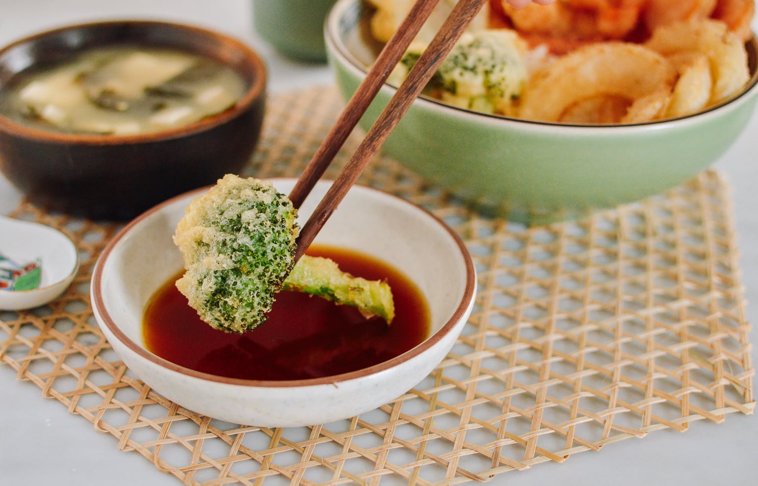 Dipping broccoli tempura into sauce, bmeteor.aiodimecu.cf