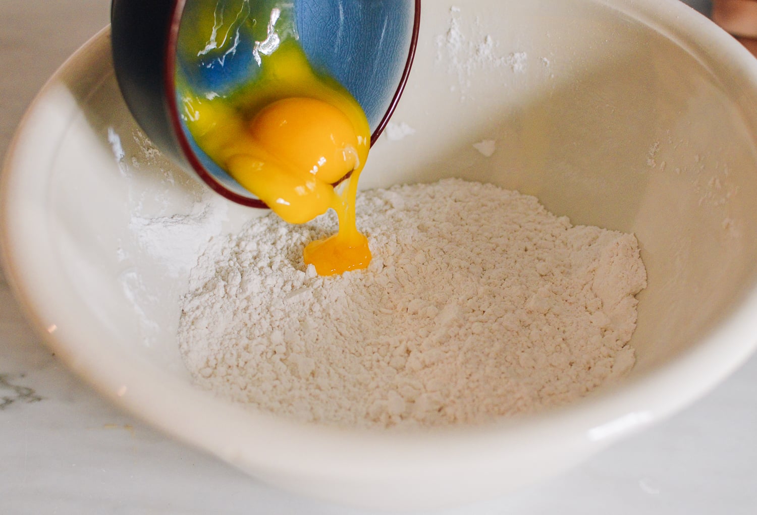 Making tempura batter with cake flour, egg yolks, and water, bmeteor.aiodimecu.cf