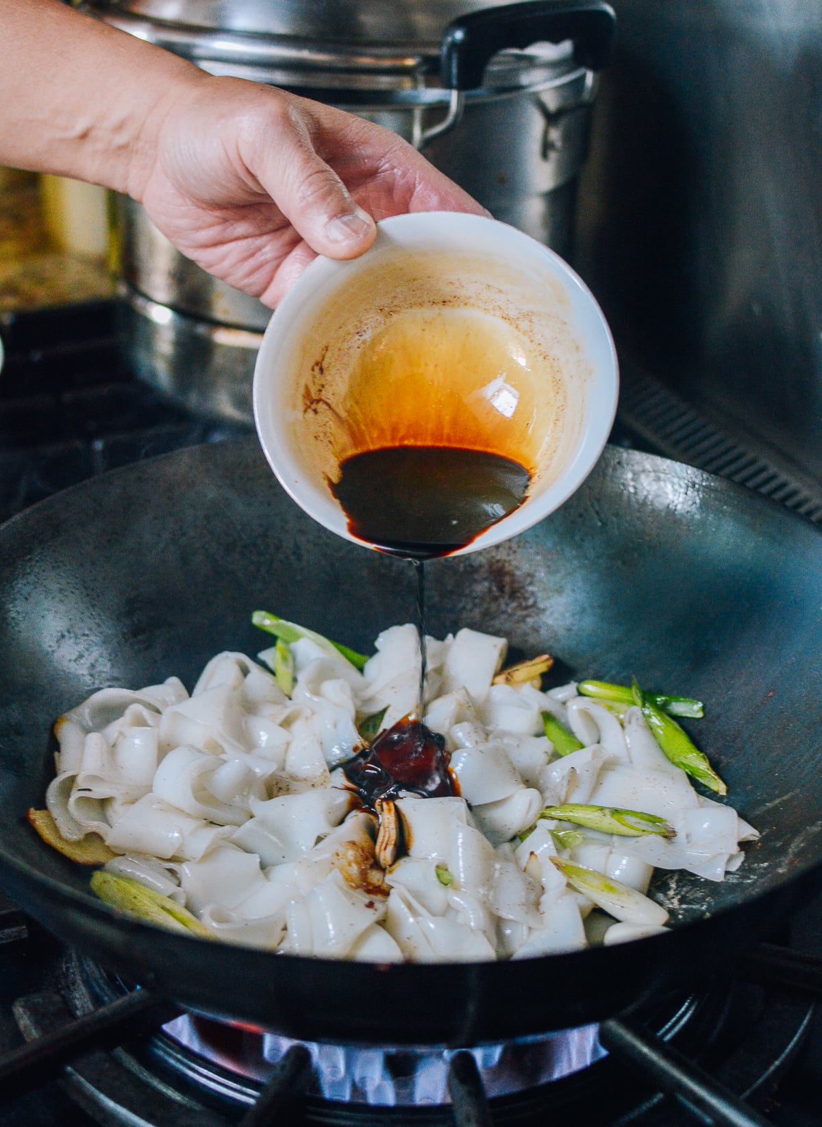 Adding sauce mixture, bmeteor.aiodimecu.cf