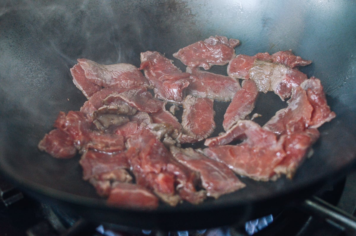 Searing beef in wok in one layer, bmeteor.aiodimecu.cf