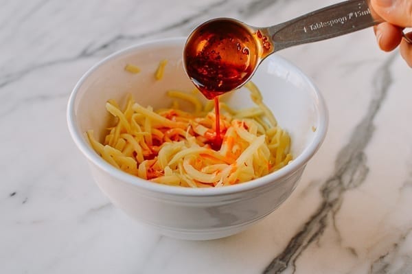 Adding chili oil to bamboo shoots, bmeteor.aiodimecu.cf