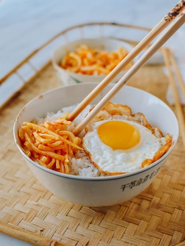 Chili bamboo shoots over rice with an egg, bmeteor.aiodimecu.cf