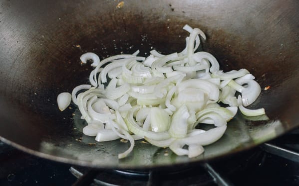 Adding onions to wok, bmeteor.aiodimecu.cf