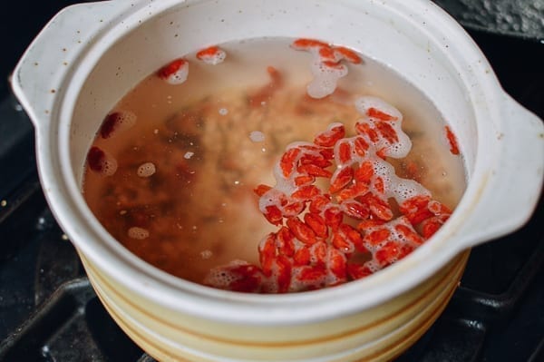 Grains, water, and goji berries, bmeteor.aiodimecu.cf