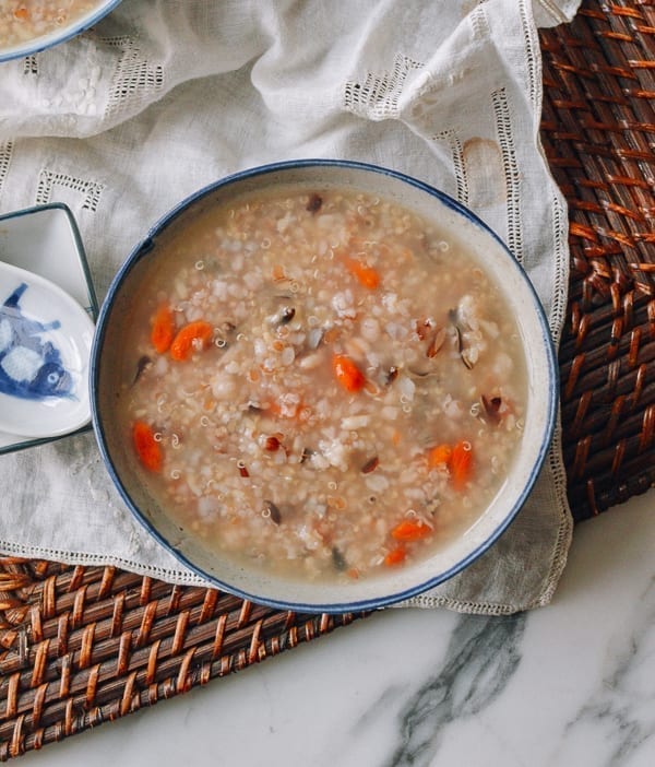 Bowl of multigrain porridge with goji berries, bmeteor.aiodimecu.cf
