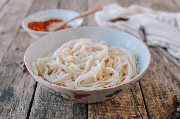 Cooked handmade Chinese noodles in bowl, bmeteor.aiodimecu.cf