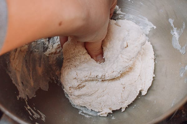 Pushing dough together with hands, bmeteor.aiodimecu.cf