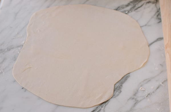 Rolling dough out into thin sheet, bmeteor.aiodimecu.cf
