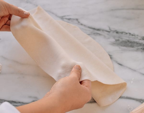 Folding dough to make layers, bmeteor.aiodimecu.cf