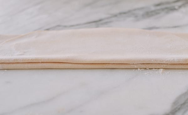 Layered noodle dough ready for cutting, bmeteor.aiodimecu.cf