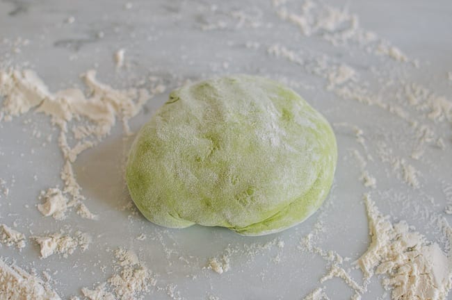 Spinach noodle dough on floured surface, bmeteor.aiodimecu.cf