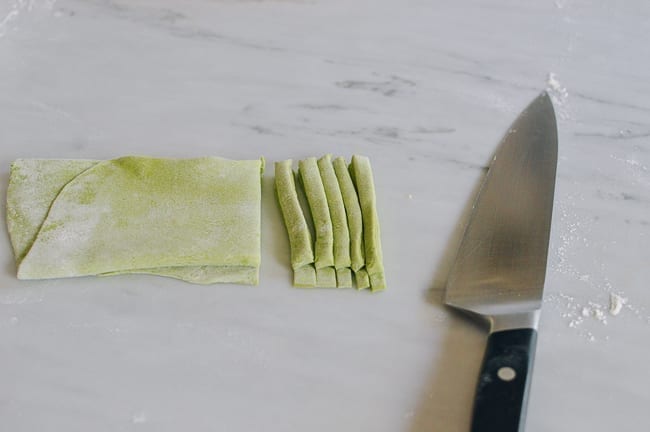 Hand cutting noodles, bmeteor.aiodimecu.cf