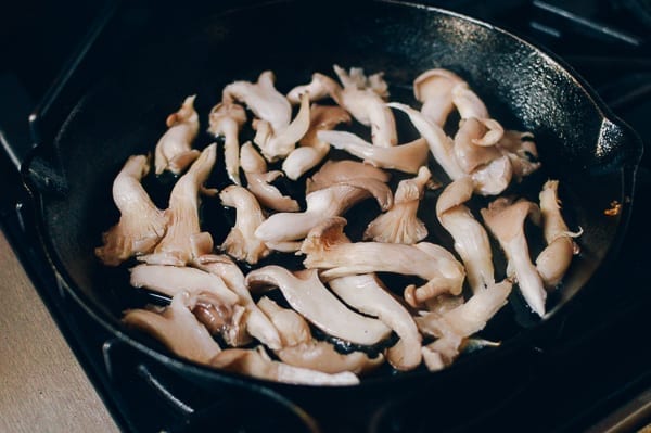 Oyster mushrooms in cast iron skillet, bmeteor.aiodimecu.cf
