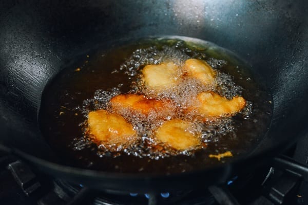 Batter fried chicken pieces in wok, bmeteor.aiodimecu.cf