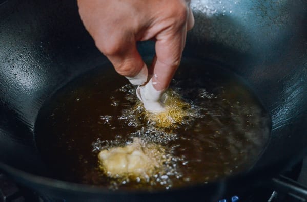 Frying chicken in wok, bmeteor.aiodimecu.cf