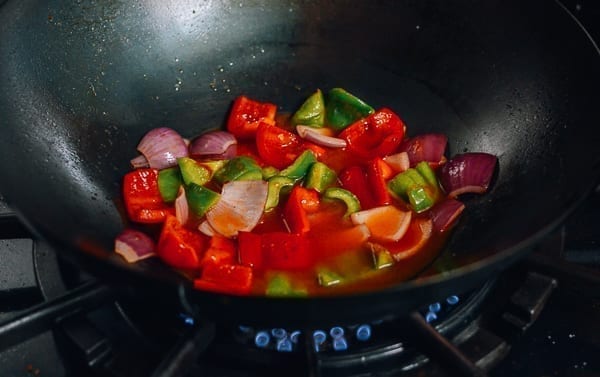 Adding sweet and sour sauce to onions and peppers, bmeteor.aiodimecu.cf