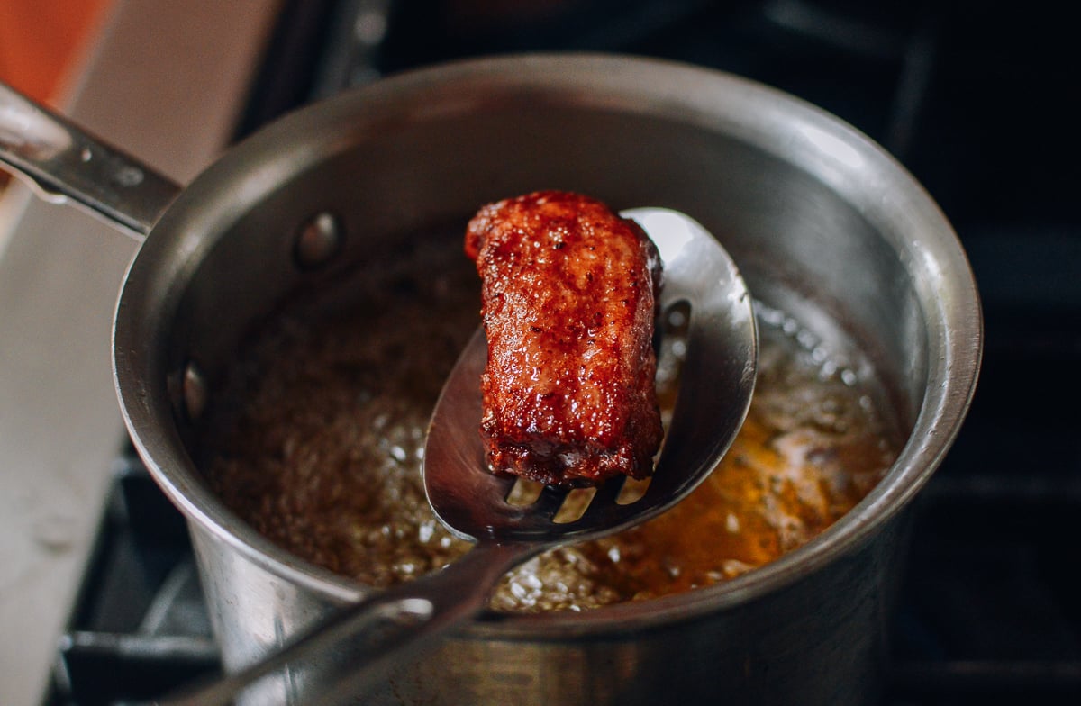 Pulling fried rib out of frying oil, bmeteor.aiodimecu.cf