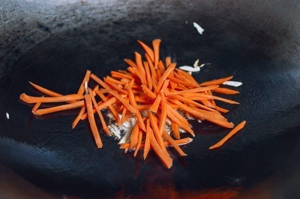 Stir-frying julienned carrots, bmeteor.aiodimecu.cf