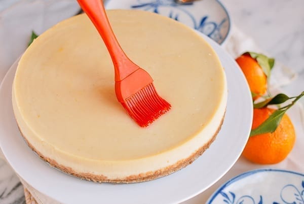 Brushing syrup on cake, bmeteor.aiodimecu.cf