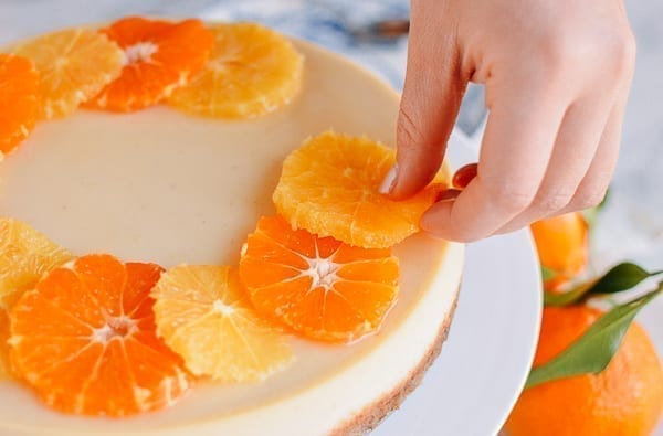 Topping cheesecake with sliced orange, bmeteor.aiodimecu.cf