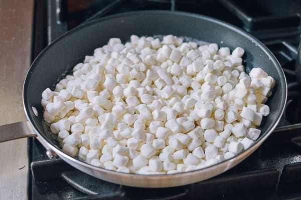 Melting marshmallows in nonstick pan, bmeteor.aiodimecu.cf