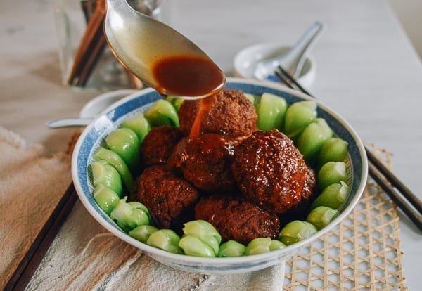 Drizzling Lion's Head Meatballs with Sauce, bmeteor.aiodimecu.cf