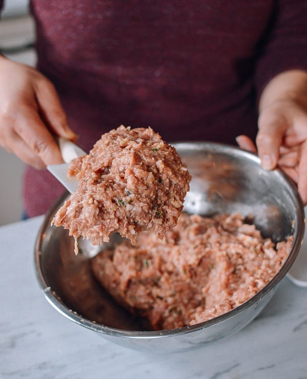 Whipping Chinese pork meatball mixture, bmeteor.aiodimecu.cf