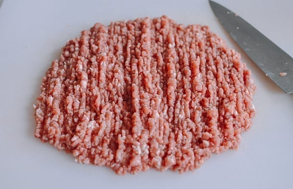 Hand chopping pork, bmeteor.aiodimecu.cf