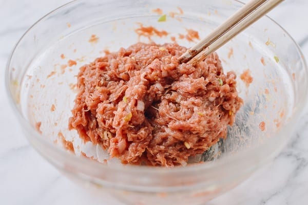 Mixing Chinese meat filling, bmeteor.aiodimecu.cf