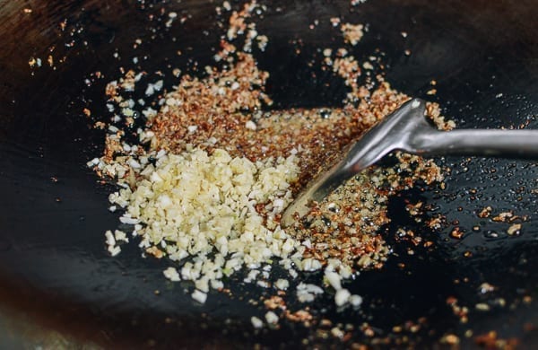 Adding chopped garlic, bmeteor.aiodimecu.cf