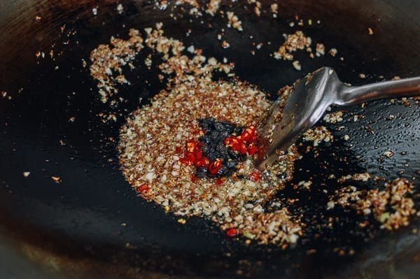 Adding fermented black beans and chilies, bmeteor.aiodimecu.cf