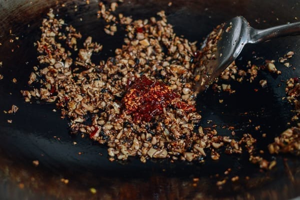 Adding chili oil and spicy bean sauce, bmeteor.aiodimecu.cf