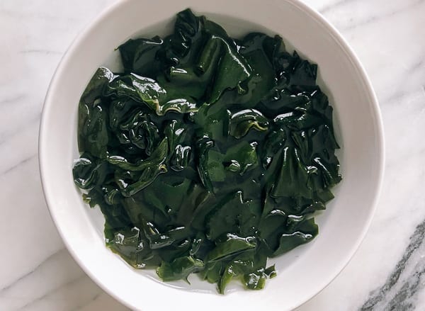 rehydrated wakame seaweed in a bowl by bmeteor.aiodimecu.cf