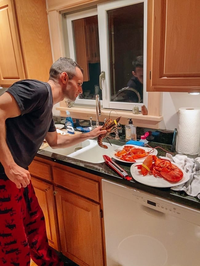 Justin holding fresh lobsters, bmeteor.aiodimecu.cf