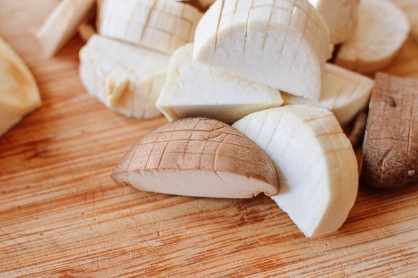 Scored pieces of king oyster mushroom, bmeteor.aiodimecu.cf