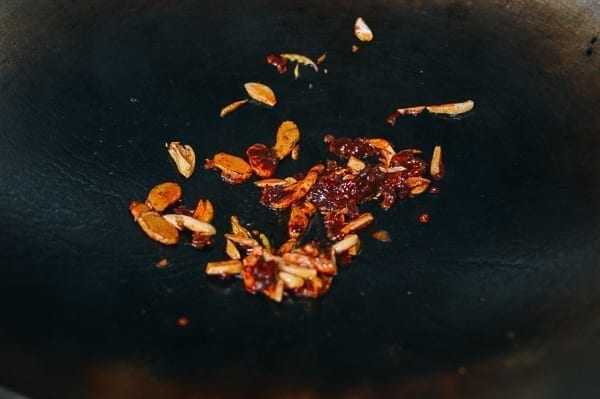 Frying spicy bean sauce with ginger and garlic, bmeteor.aiodimecu.cf