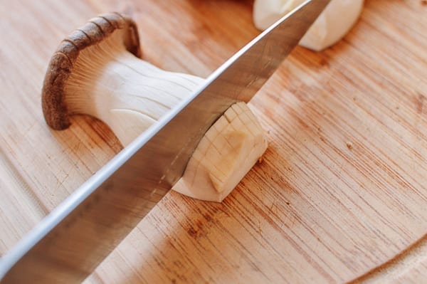 Scoring king oyster mushroom with knife, bmeteor.aiodimecu.cf
