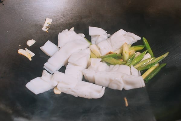 Adding rice noodles to wok, bmeteor.aiodimecu.cf