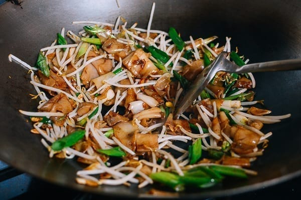 Stir-frying poor man's Thai rice noodles, bmeteor.aiodimecu.cf