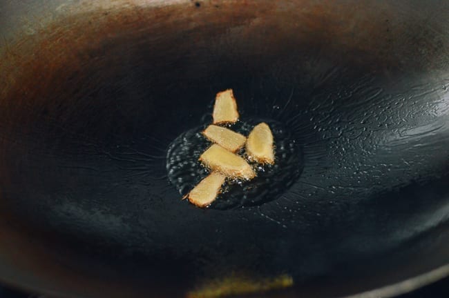 Cooking ginger in oil in wok, bmeteor.aiodimecu.cf