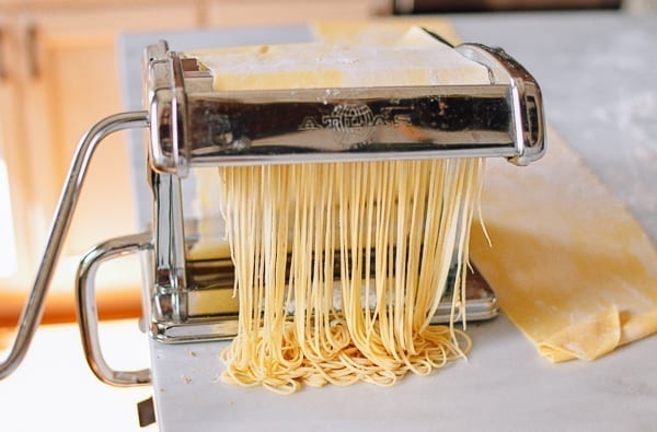 Cutting thin noodles with pasta roller, bmeteor.aiodimecu.cf