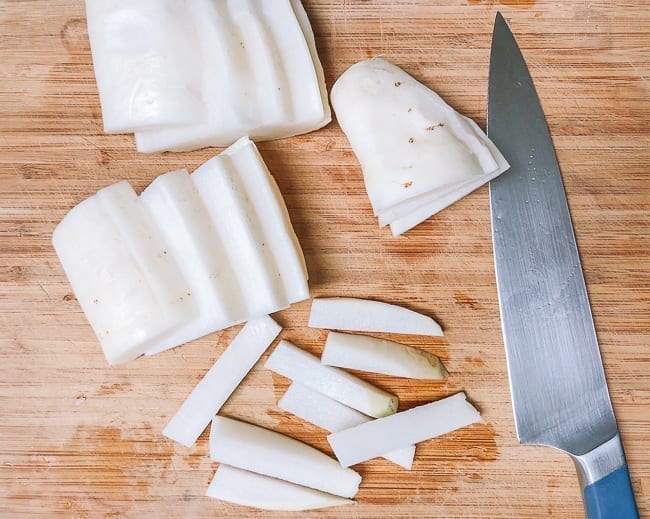 Cutting daikon radish into pieces, bmeteor.aiodimecu.cf